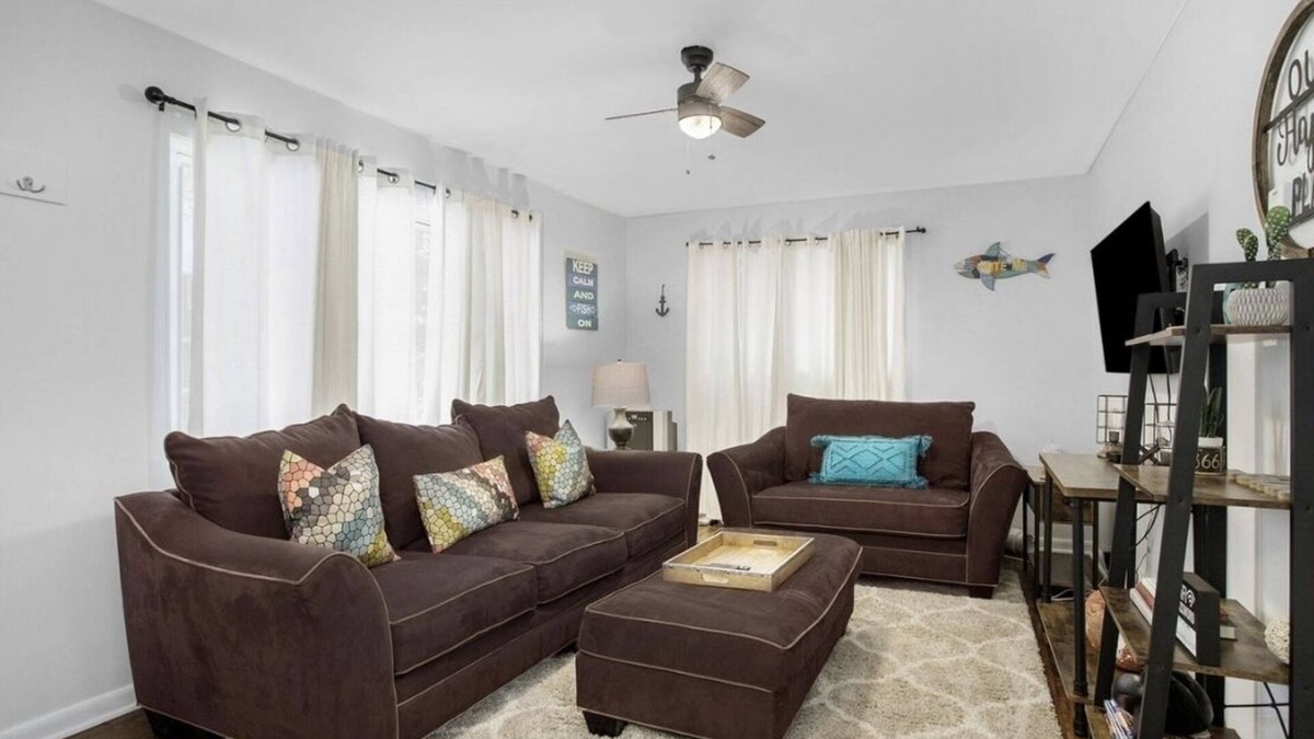 Riverside House | Cozy Cottage-2 miles to the beach