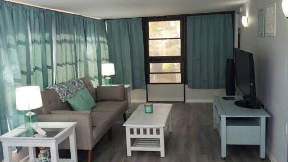 Palmetto House | Cozy cottage 30 minutes from the beach!