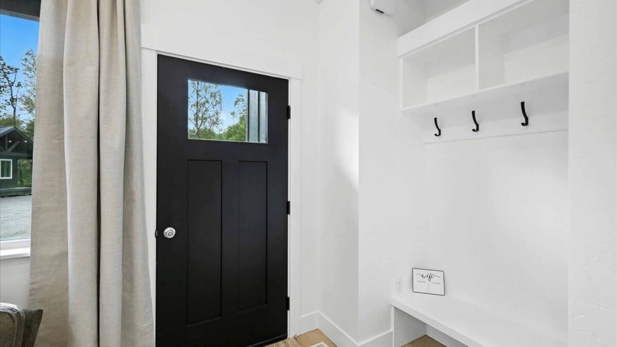 Fishhook Cottage | Cozy Cottage A-near Hatcher Pass