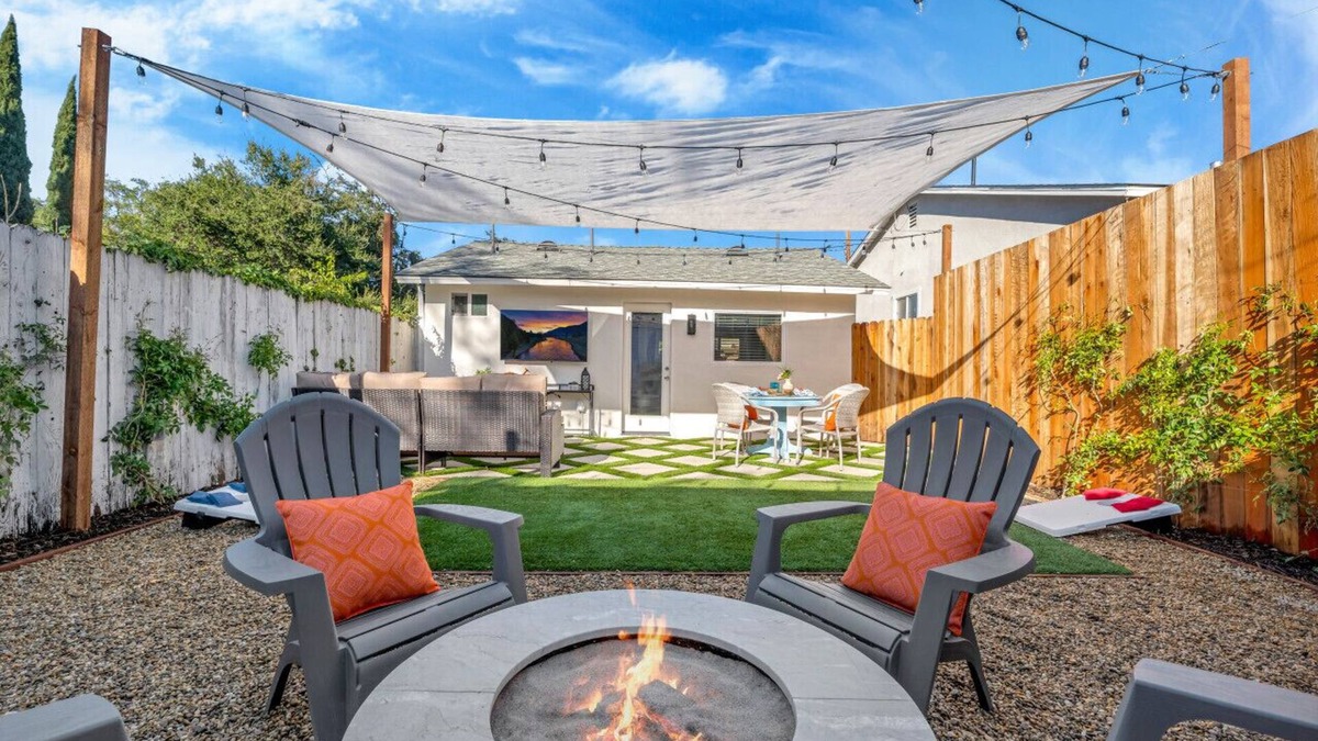 Thousand Oaks House | Cozy Cottage, Brand NEW, Private Yard, Walk to All