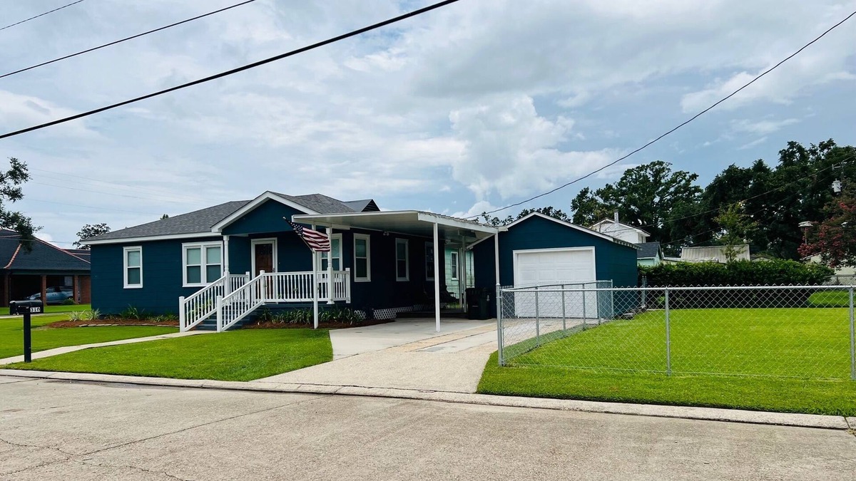 Houma Cottage | Cozy Cottage - Centrally Located