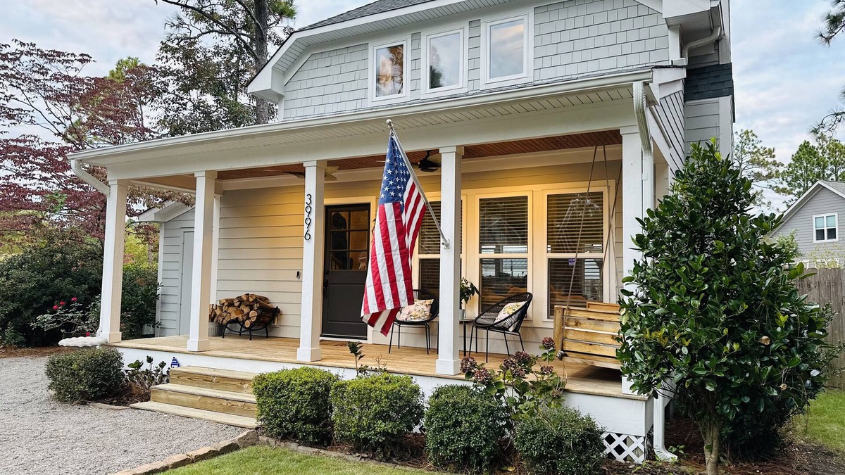 Southern Pines House | Cozy cottage close to it all - pet friendly!