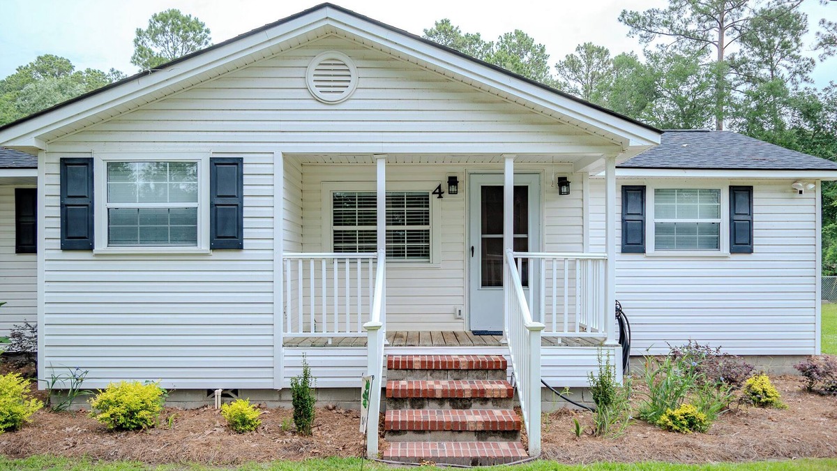 Windsor Forest Cottage | Cozy Cottage close to everything; Newly renovated with state of art appliances.