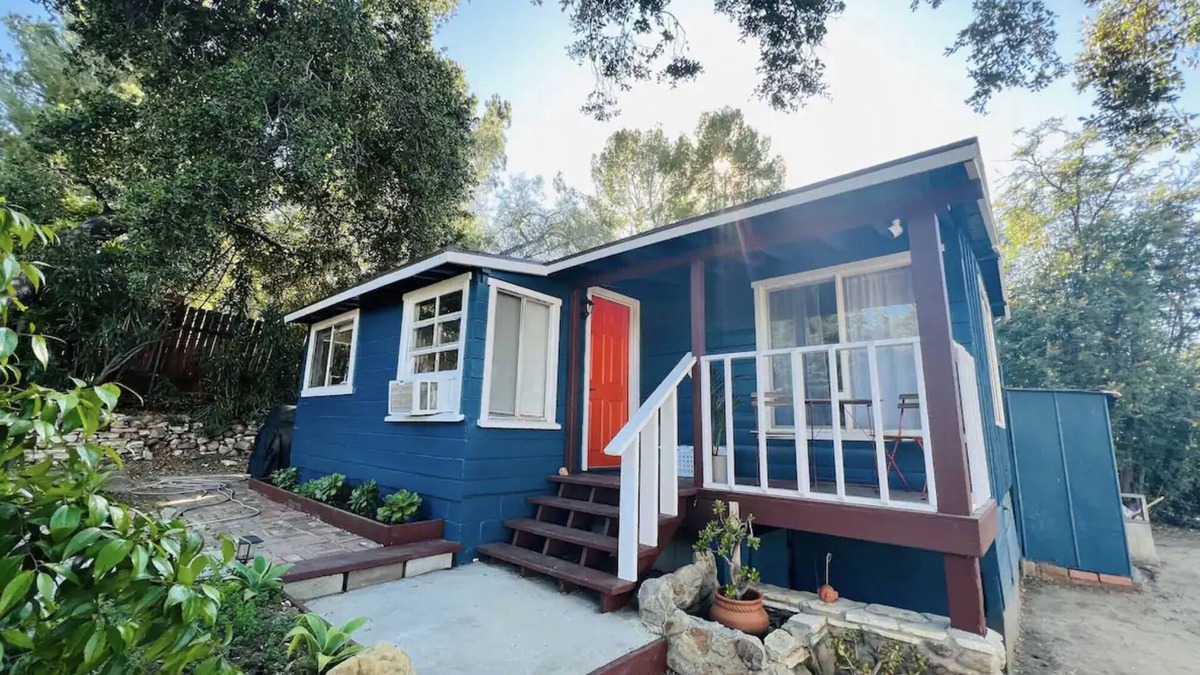 Calabasas Cottage | Cozy Cottage Getaway in the Mountains - 20 min from the beach!
