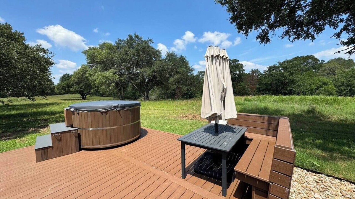 Smithville House | Cozy Cottage | Hot & Cold Tub | River Retreat