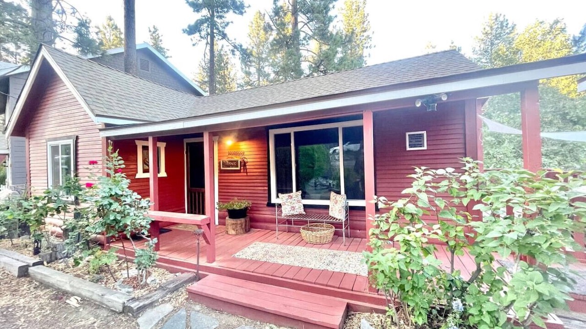 Wrightwood Cabin | Cozy Cottage in Wrightwood
