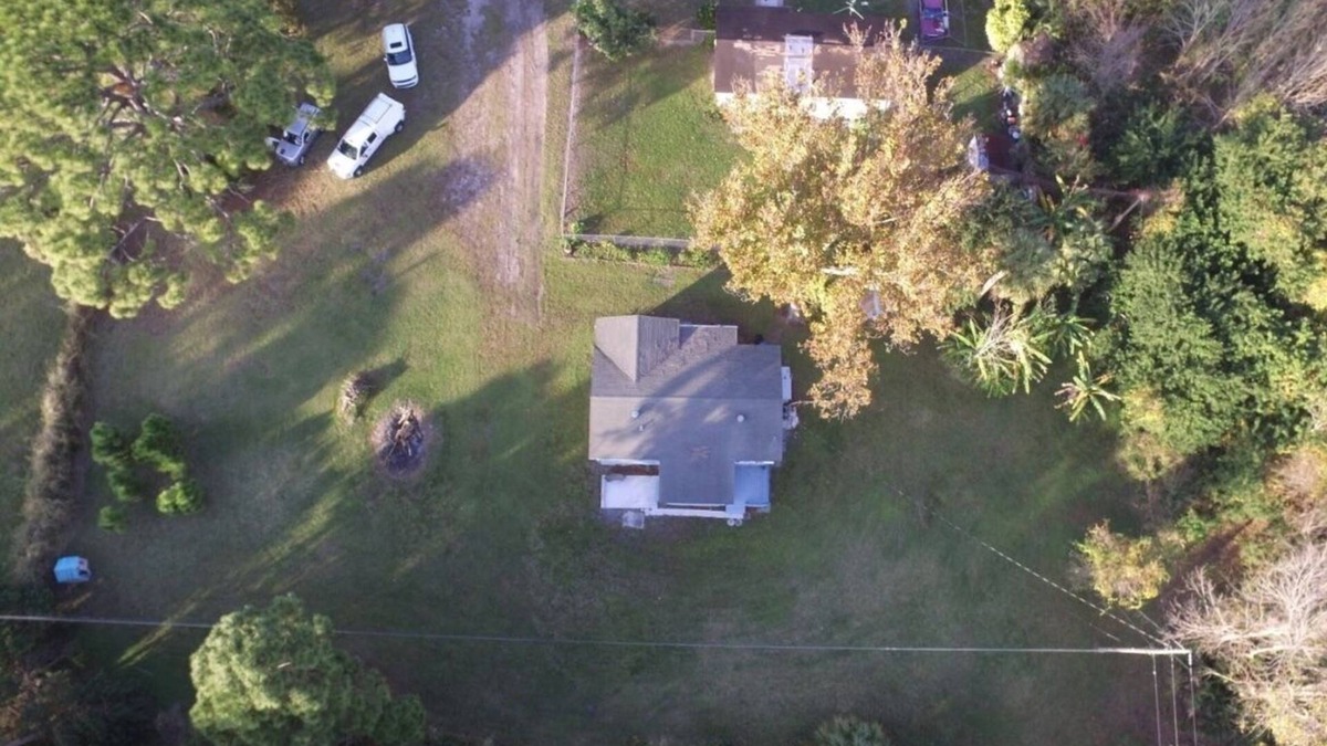 Titusville House | Cozy Cottage just minutes from Kennedy Space Center and Beaches
