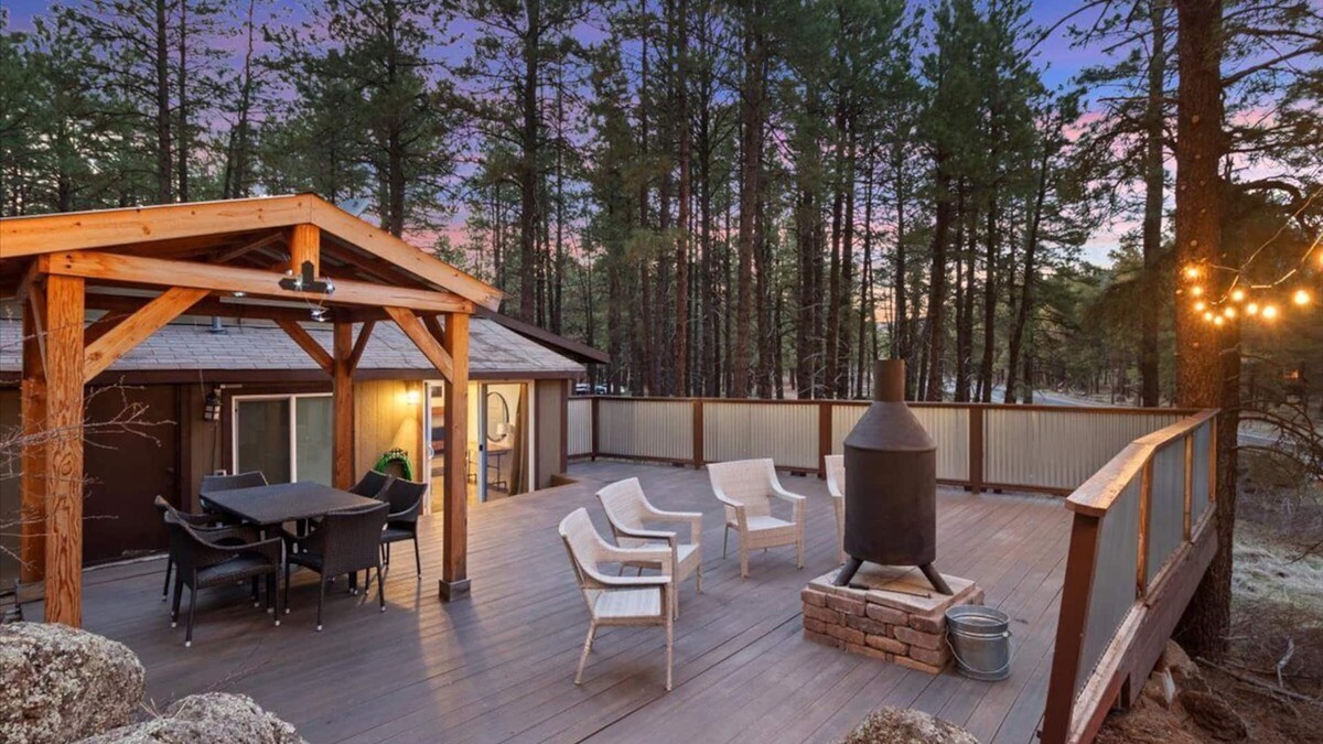Flagstaff House | Cozy Cottage Located in the pines .Great clean getaway. Master bedroom KING bed.