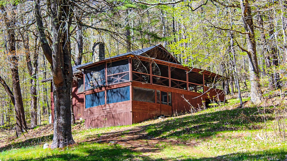 Moultonborough Cottage | Cozy cottage near Lake Kanasatka with kayaks , dog-friendly