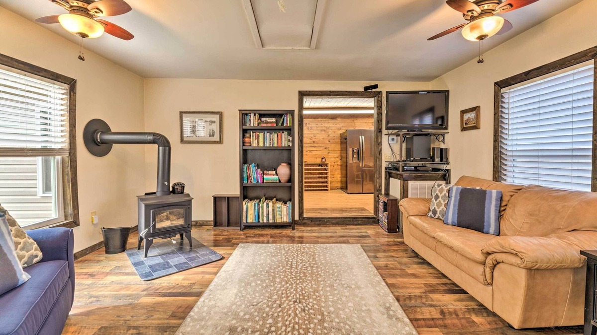 Lenoir Cabin | Cozy Cottage Near Broyhill Walking Park!