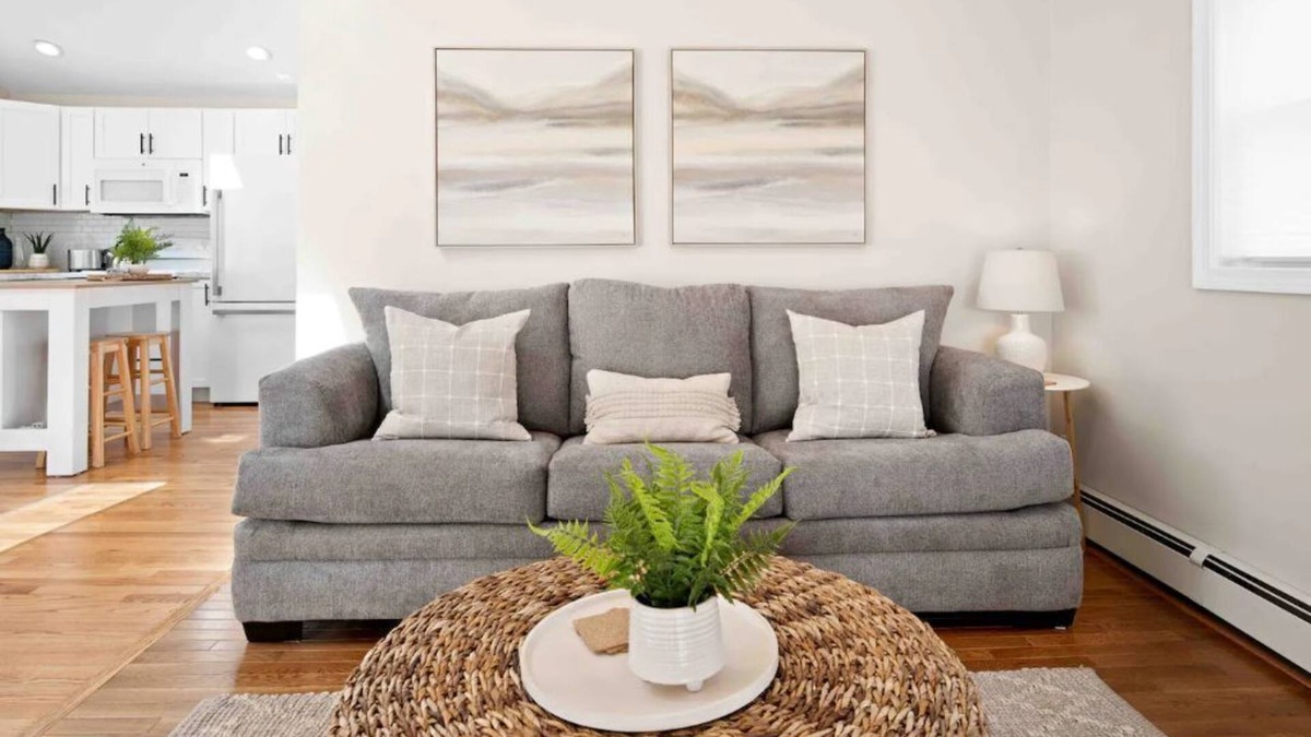 Portsmouth Cottage | Cozy Cottage Near Newport & Bristol. Walk to Beach
