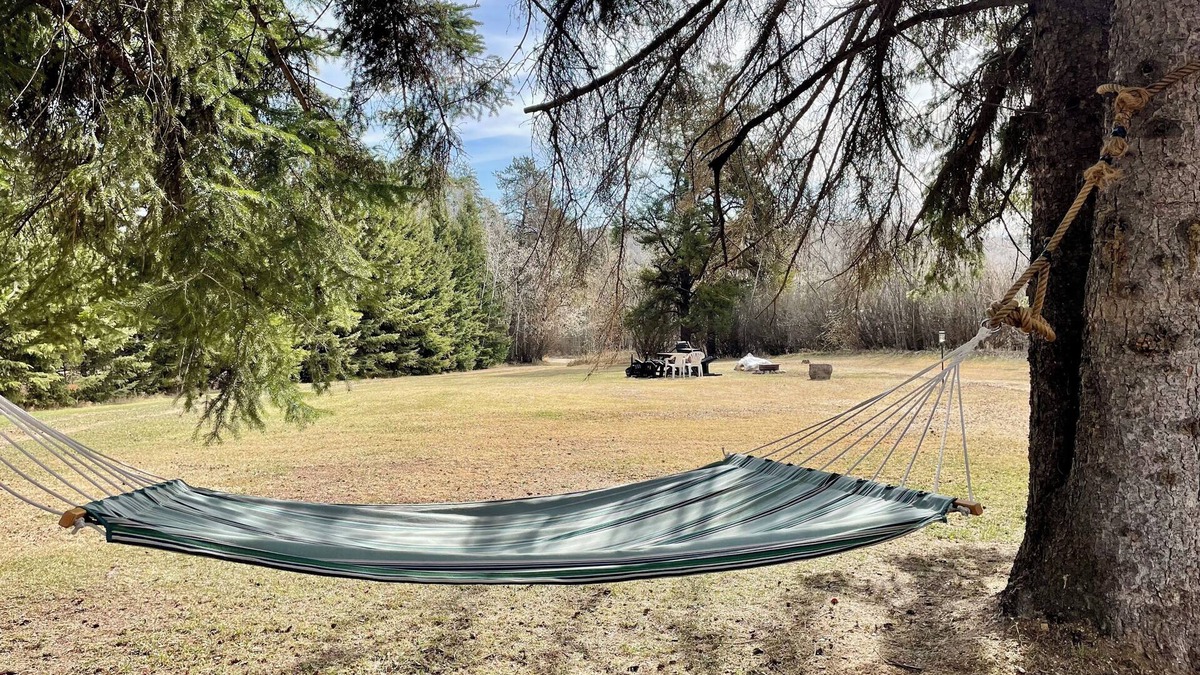 Central Alberta Cottage | Cozy Cottage near Ski Hill Retreatn-Sleeps 4