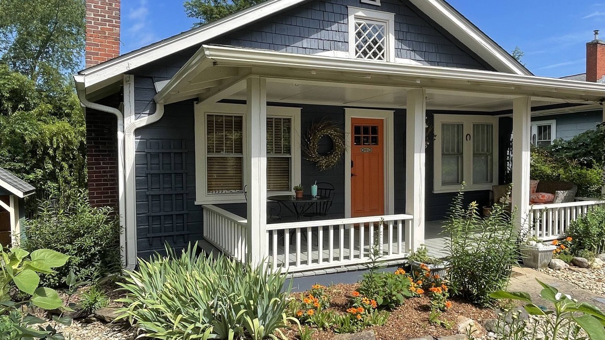 Weaverville Cottage | Cozy cottage nestled in small town of lovely Weaverville!