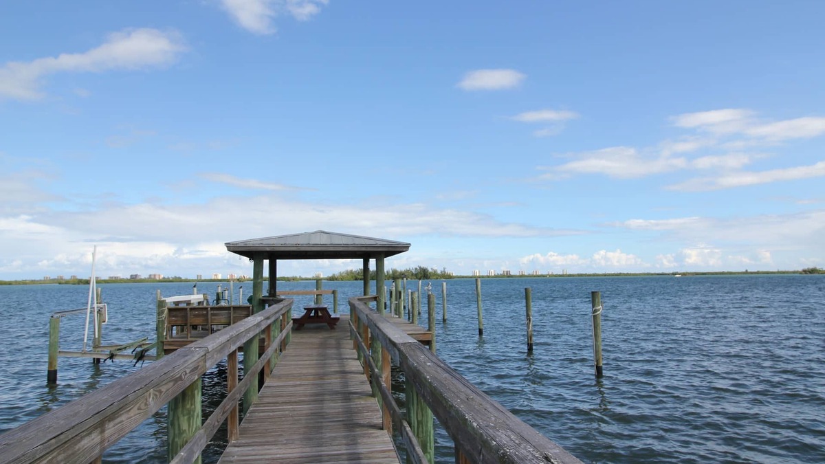 St. Lucie Village Cottage | Cozy Cottage Old Florida Style on the Indian River Lagoon