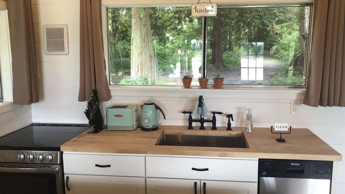 Lake Morton-Berrydale House | Cozy Cottage on a LAKE!