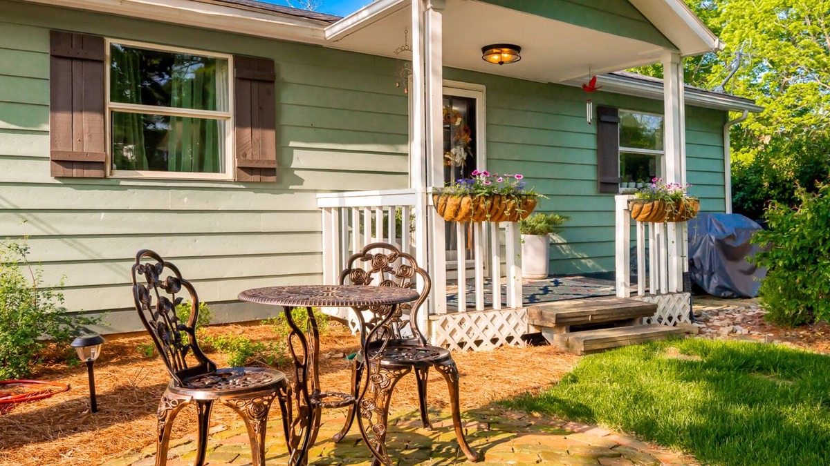 Shelbyville Other | Cozy cottage on beautiful Chickapoo Farm with amazing views.