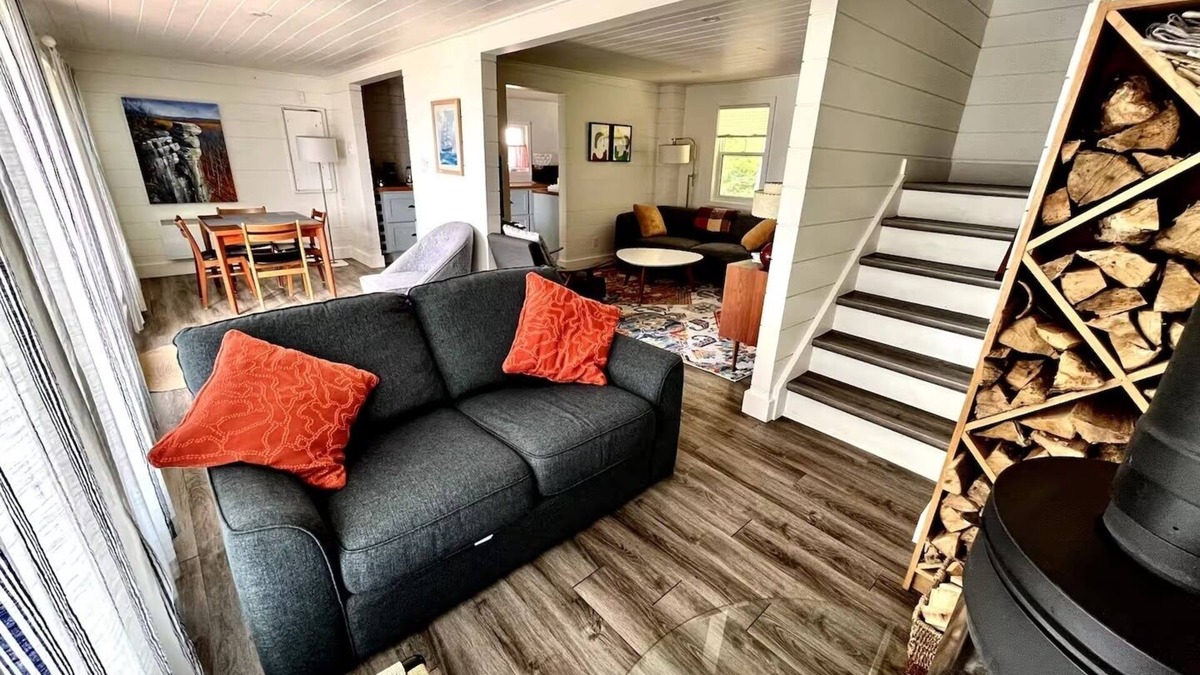 Meaford Cottage | Cozy Cottage on Georgian Bay with Stunning View, Close to All Amenities