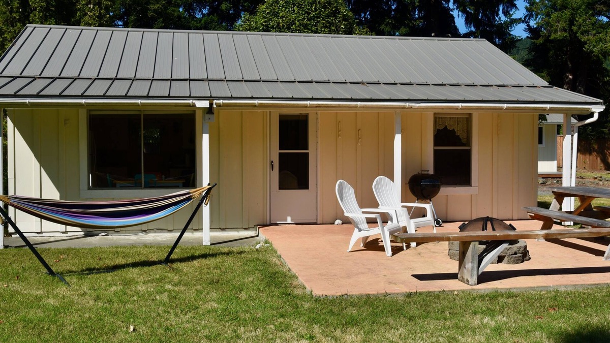 Gold Beach Cabin | Cozy Cottage on the Rogue River