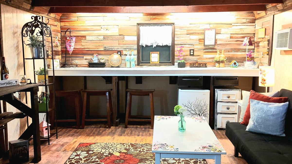 Midlothian House | Cozy cottage Style home with She Shed, walk to Coffee Cafe and Park