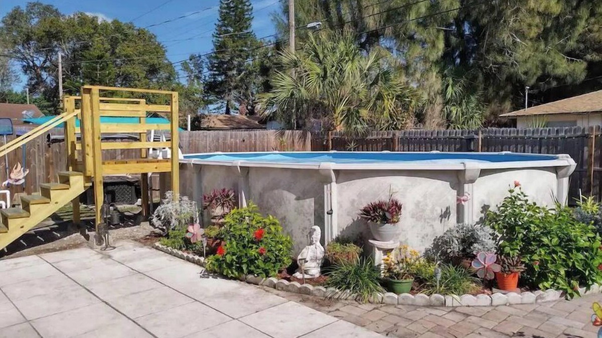 Largo House | Cozy Cottage w/Sunporch & Pool, 8 miles to Indian Rocks Beach.