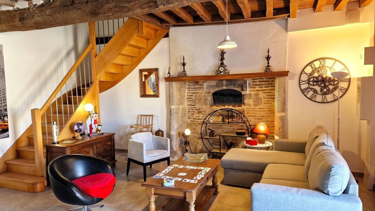 Charroux Cottage | Cozy cottage with shared pool, near Vichy