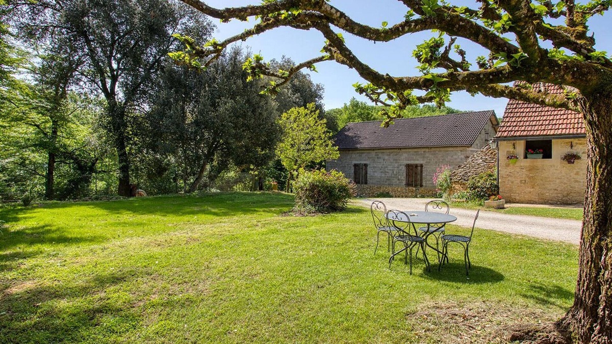 Carlux Apartment | Cozy Cottage with Garden, A/C, Near Dordogne River, Perfect for Sightseeing and Outdoor Activities