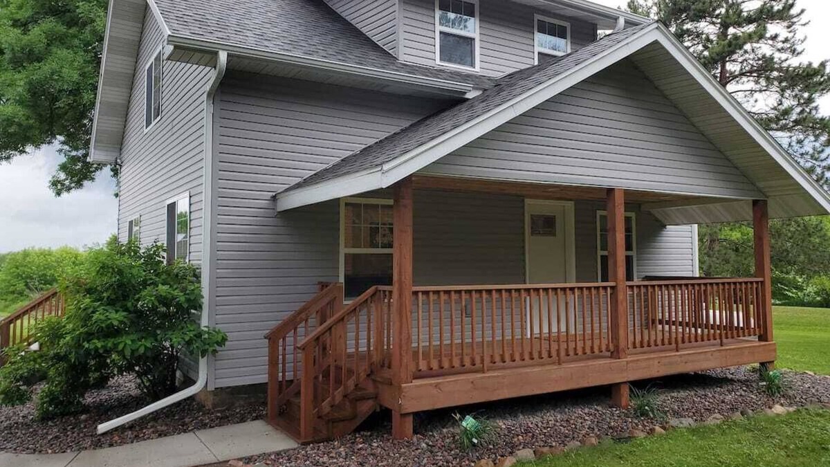 Chippewa Falls House | Cozy country charm with a convenient location