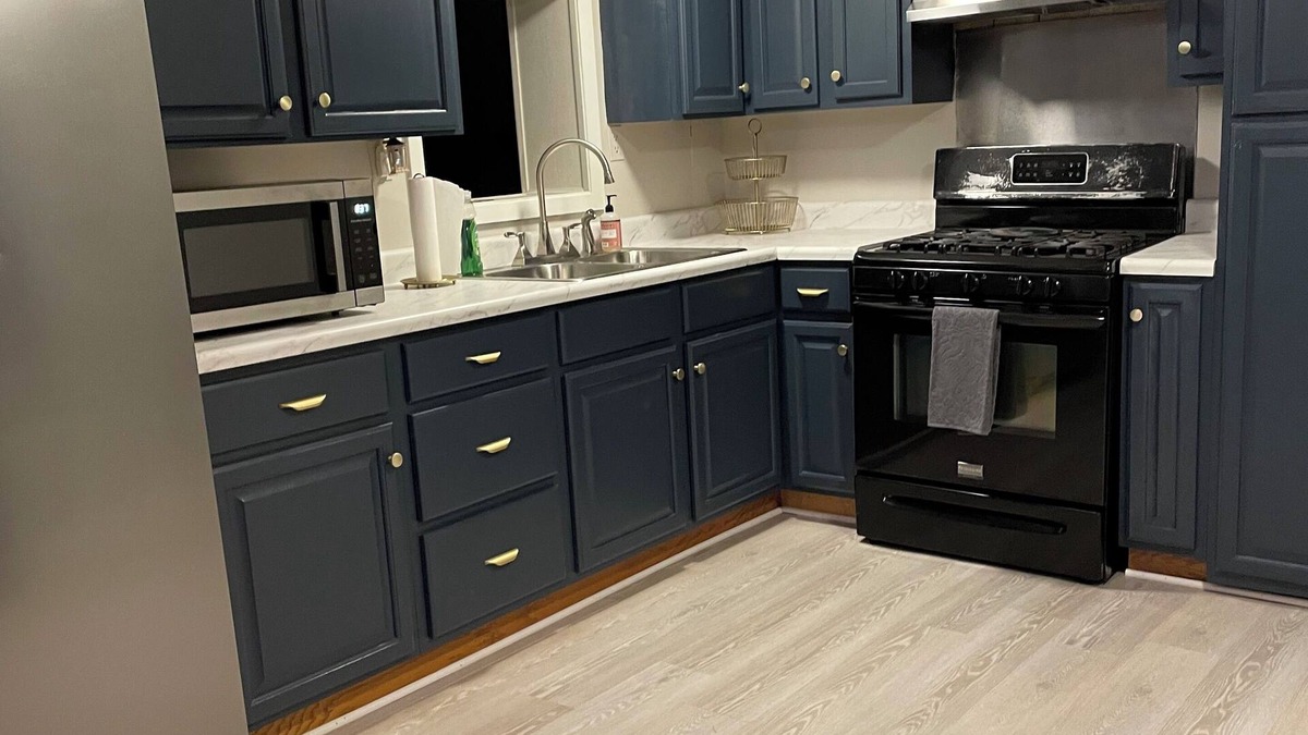 Houma House | Cozy Country Cottage located minutes from hospitals and Downtown Houma
