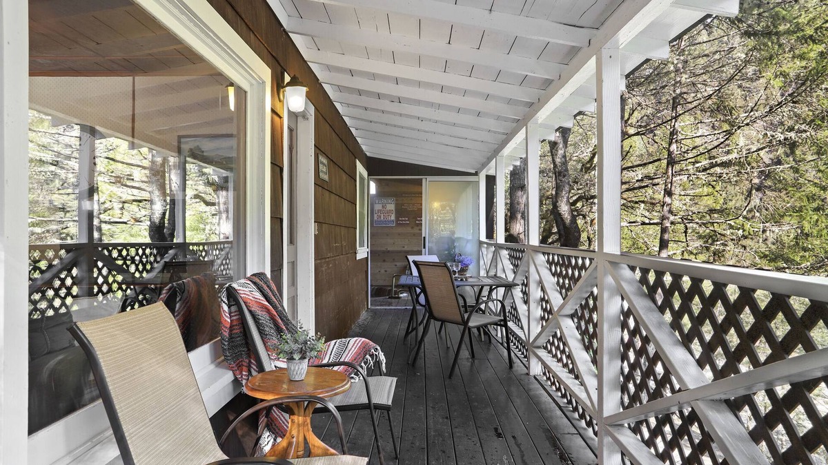 Galice Cottage | Cozy, Country Cottage Near the Rogue River