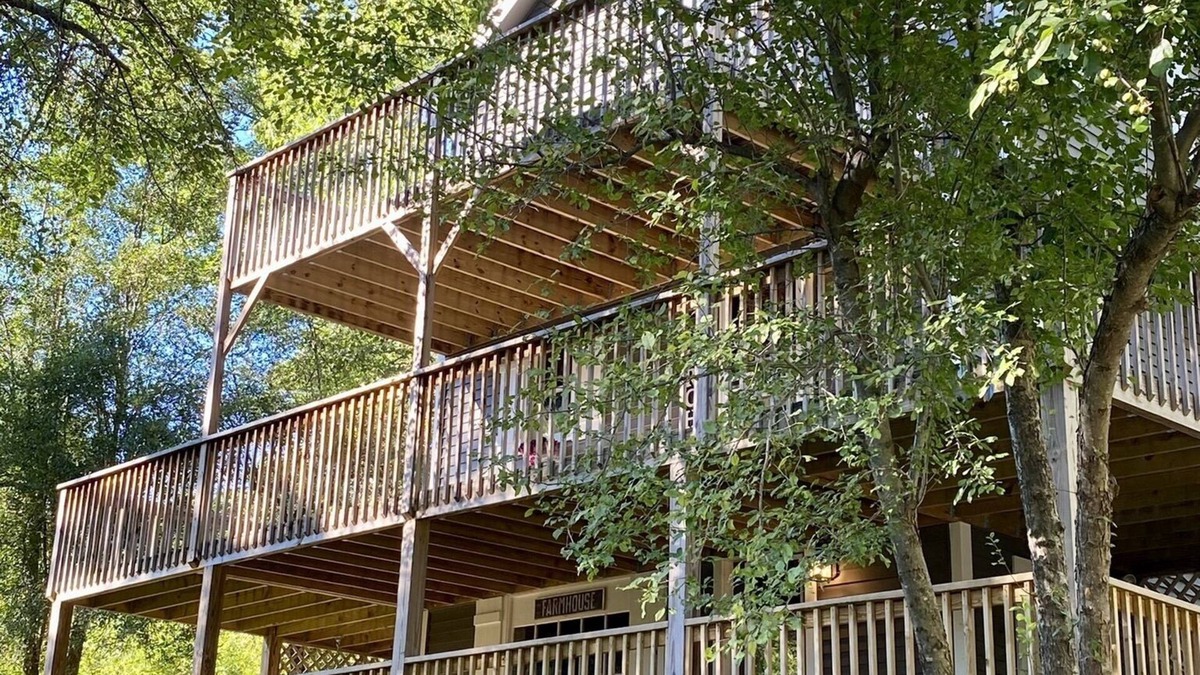 Arlington Cottage | Cozy Country Cottage