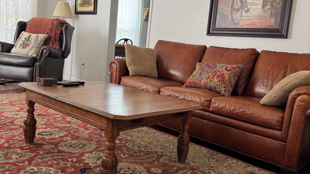 Roanoke House | Cozy Country Farm House in North Keller