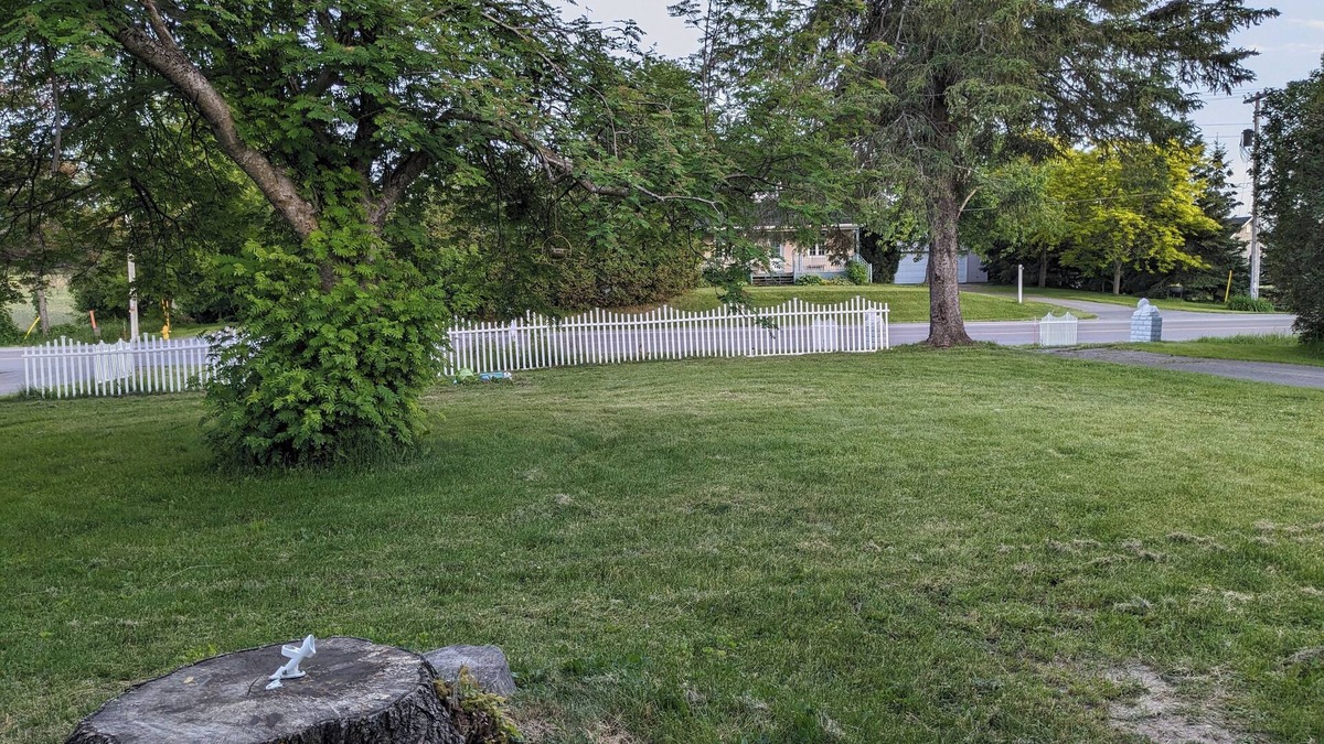 South Stormont House | Cozy Country Home near cornwall, 3 Bedroom, 1.5 Bath, Full Kitchen, huge Parking