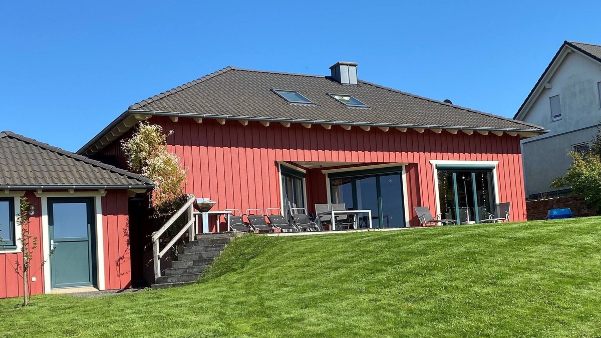 Irmenach House | Cozy country house "Roter Milan" with fantastic views