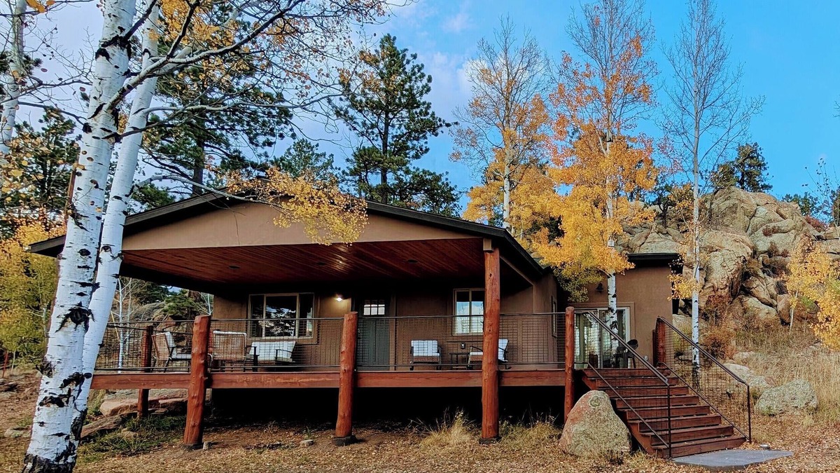 Florissant House | Cozy, country mountain getaway - Great for every season with hot tub!