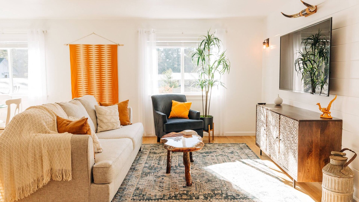 Crescent City Apartment | Cozy country retreat 5 minutes from the beach and redwoods.