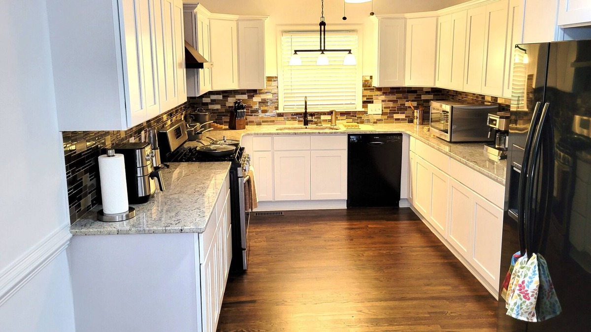 Greensboro House | Cozy Country Retreat in Beautiful Greensboro/w Pool & Sunroom