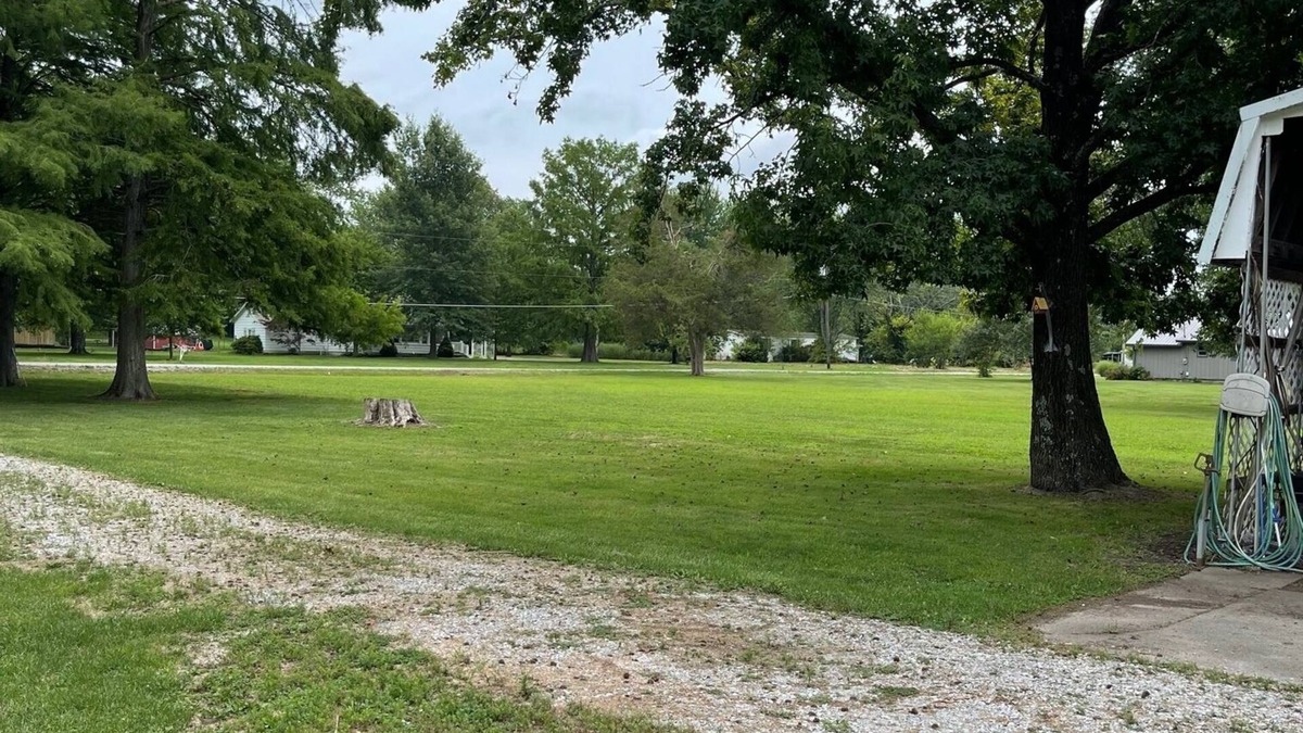 Benton House | Cozy country setting minutes from Rend Lake