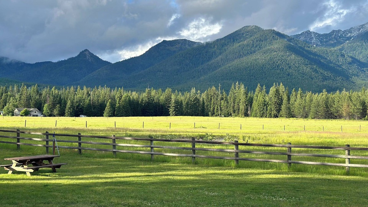 Kalispell Cabin | Cozy Couples cabin, hikers delight, epic Mountain View