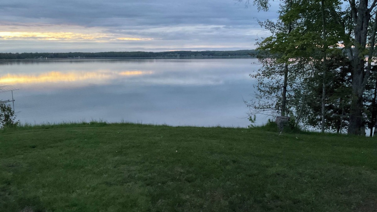 McMillan Cottage | Cozy couples camper with your own private 100ft lake front.