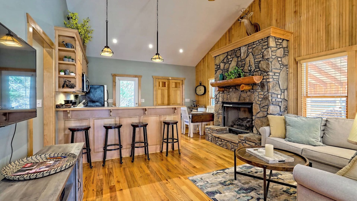 Elf Cabin | Cozy Cove Retreat by Chatuge Home Concierge Private Swim Dock, kayaks, grill