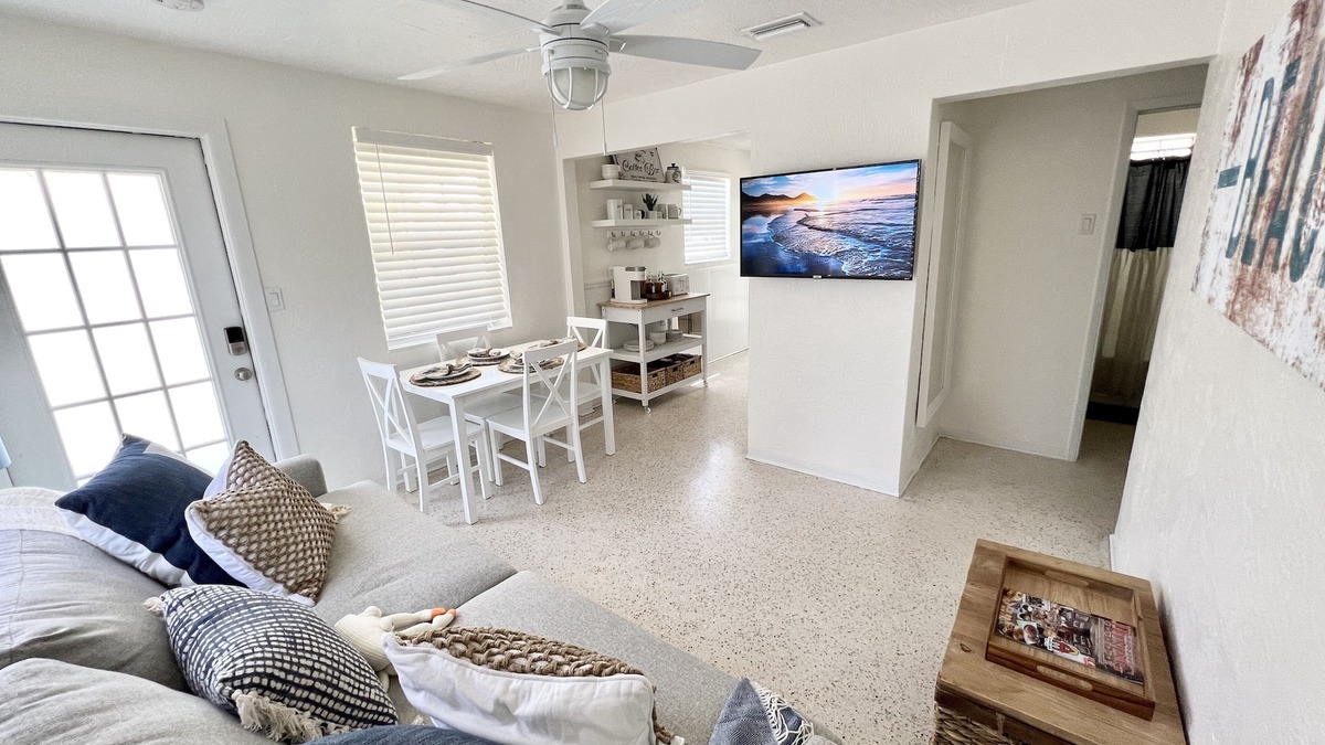 Roberta Heights In Oakdale Park House | Cozy Crab House, Beachside, Walk to Beach & River, Coffee Bar & Fire Pit