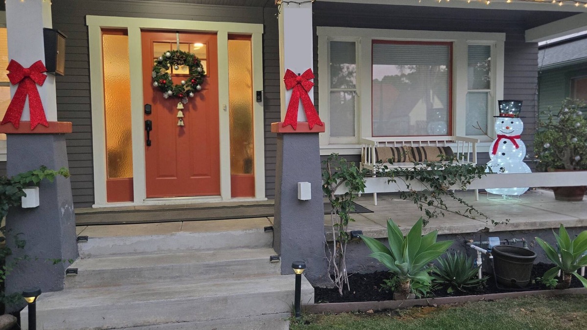 Eastside House | Cozy Craftsman Getaway near the Beach, Disneyland, Retro Row, and Holiday Magic