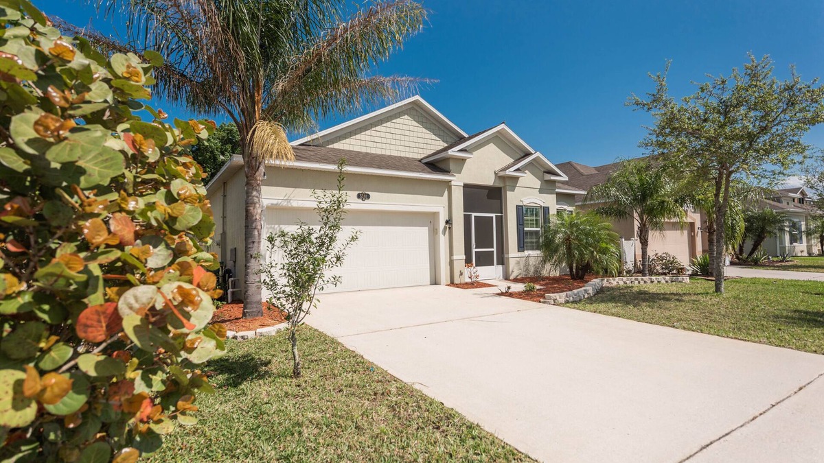 Cocoa House | Cozy Creek Retreat - mins from beaches, rockets, theme parks