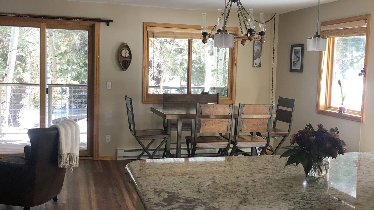 Frisco Condo | Cozy Creekside Condo - ground level, end unit