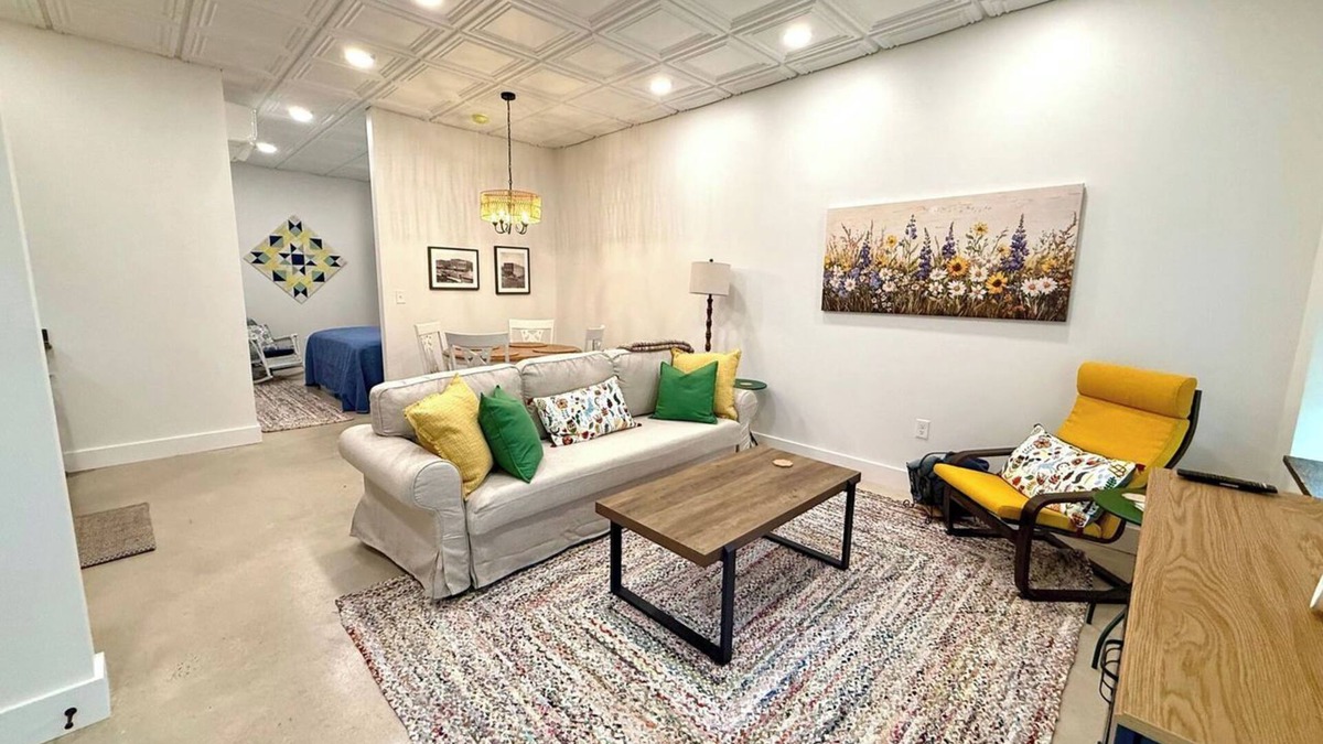 Pilot Mountain Apartment | Cozy Cure is a modern farmhouse Alcove studio in downtown Pilot Mountain