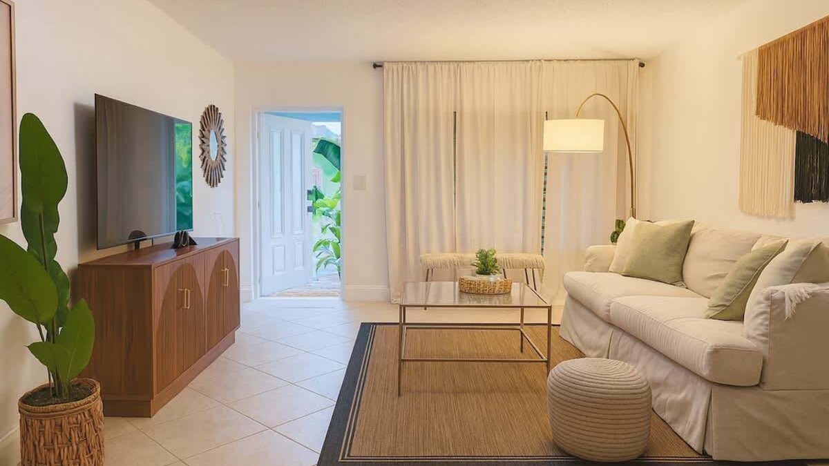 Dania Beach House | Cozy Dania Beach House with Fenced Backyard