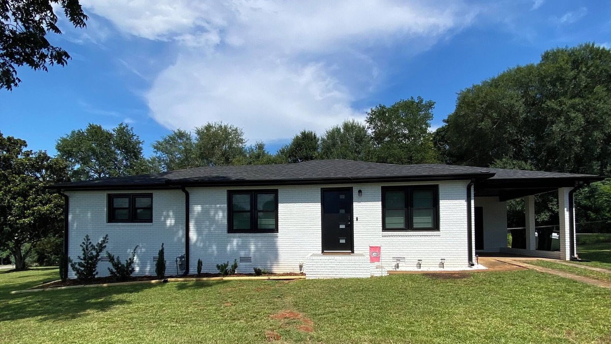 Athens House | Cozy Dawg retreat in Athens.