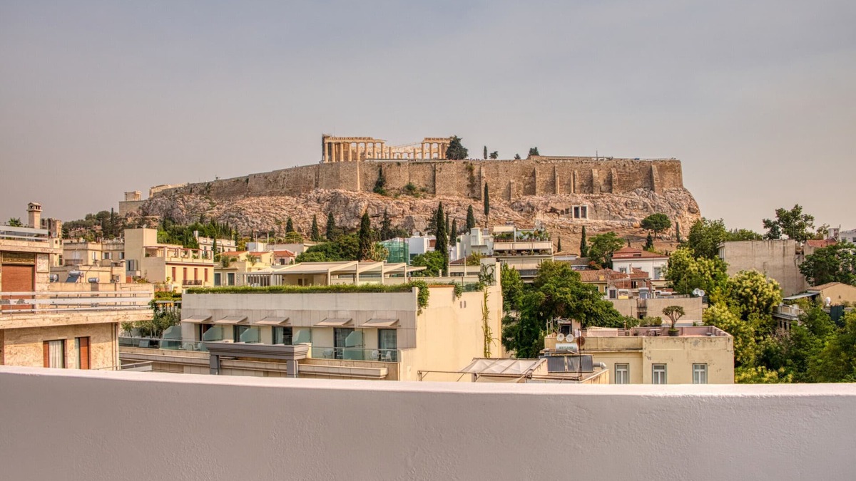 Makrigianni Apartment | Cozy Deck Roof Apt at the Foothills of Acropolis