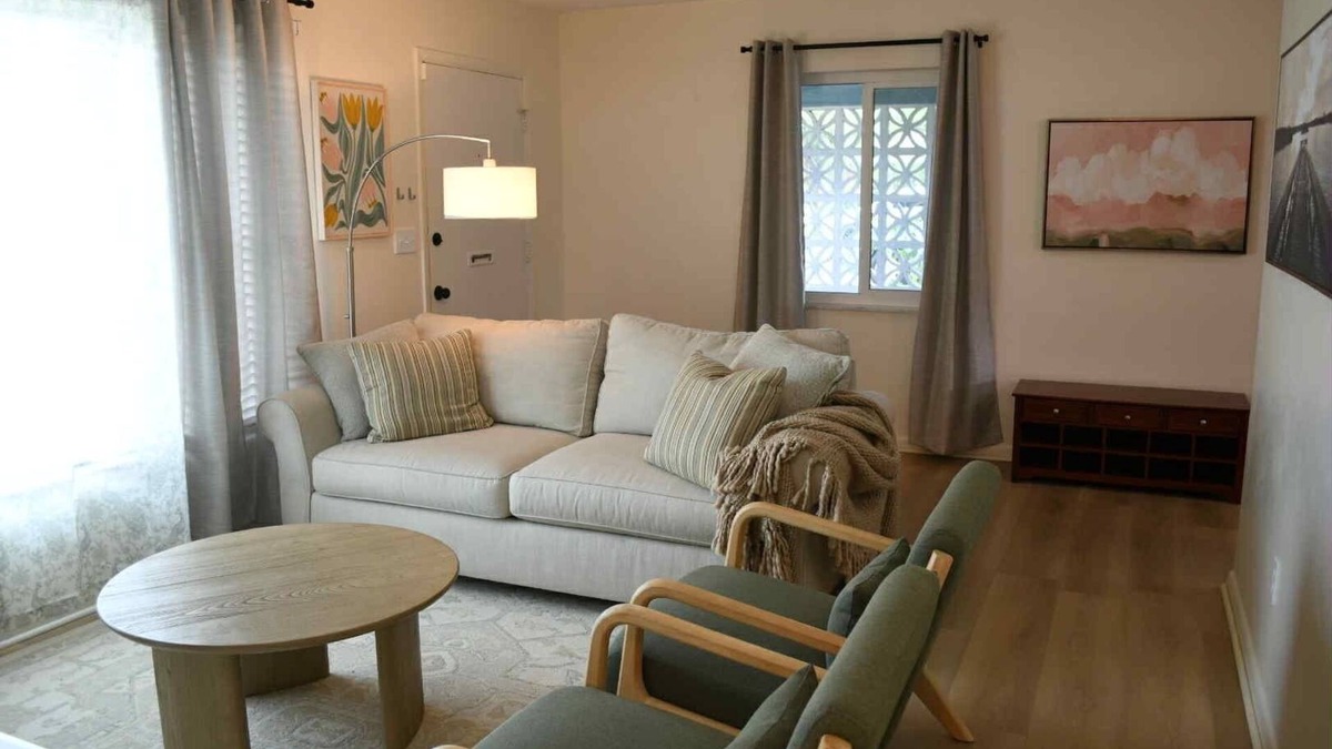 Deltona Lakes Cottage | Cozy Deltona Stay Fire Pit + Orlando