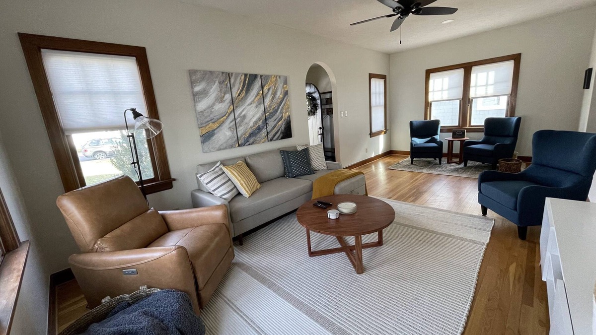 Great Bend House | Cozy Double King Suite Bungalow